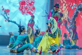 百子闹春,喜庆新春，童趣盎然